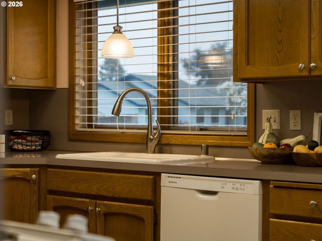 702 Ne 134TH St, Vancouver, WA 98685