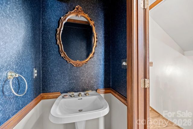 230 N Brackenbury Lane, Charlotte, NC 28270