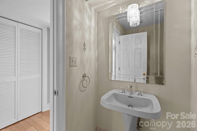 230 N Brackenbury Lane, Charlotte, NC 28270