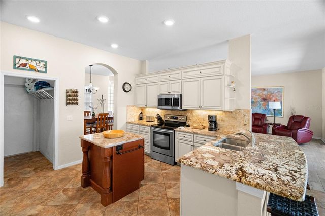 1134 SIGNATURE DRIVE, Sun City Center, FL 33573