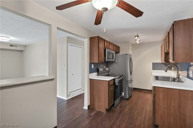 26195 Raintree Boulevard B4, Olmsted Falls, OH 44138