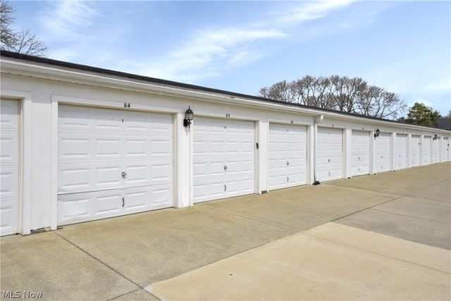 26195 Raintree Boulevard B4, Olmsted Falls, OH 44138