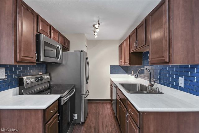 26195 Raintree Boulevard B4, Olmsted Falls, OH 44138