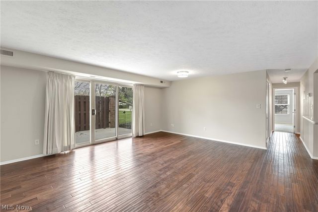 26195 Raintree Boulevard B4, Olmsted Falls, OH 44138