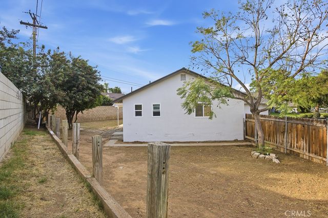 8574 Holly Ln, Riverside, CA 92504