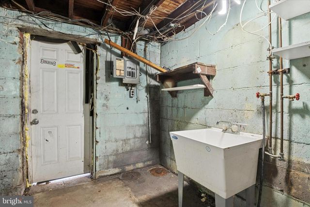 1964 LAKEVIEW RD, Wilmington, DE 19805