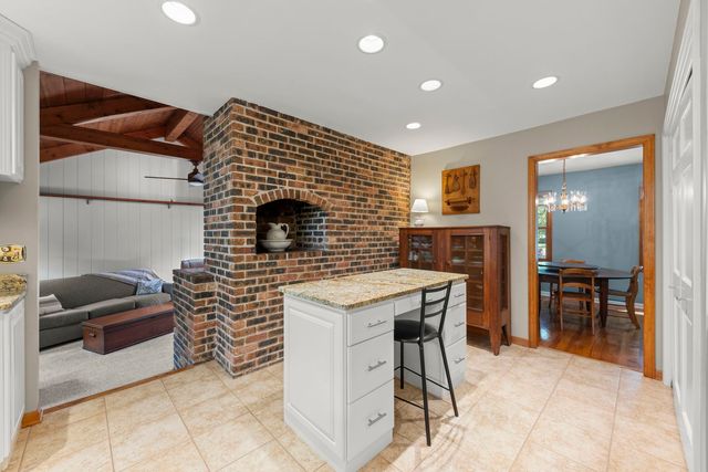 105 Thrush Lane, Naperville, IL 60540