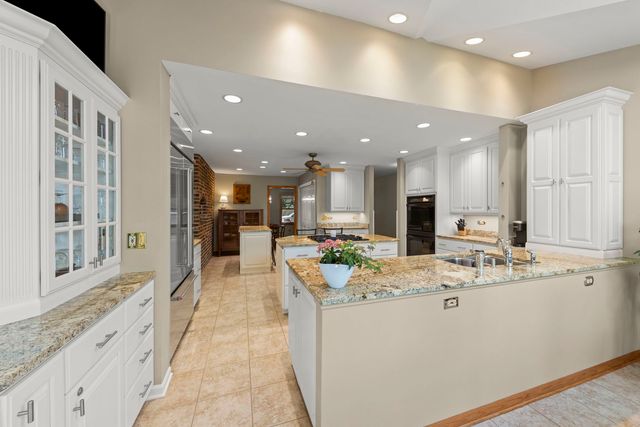 105 Thrush Lane, Naperville, IL 60540