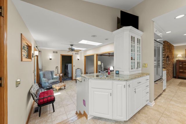 105 Thrush Lane, Naperville, IL 60540