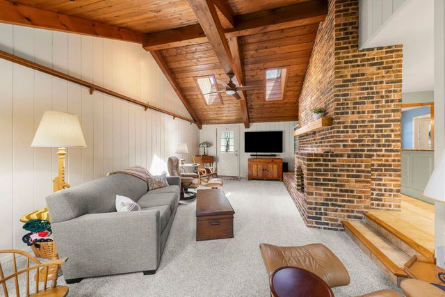 105 Thrush Lane, Naperville, IL 60540