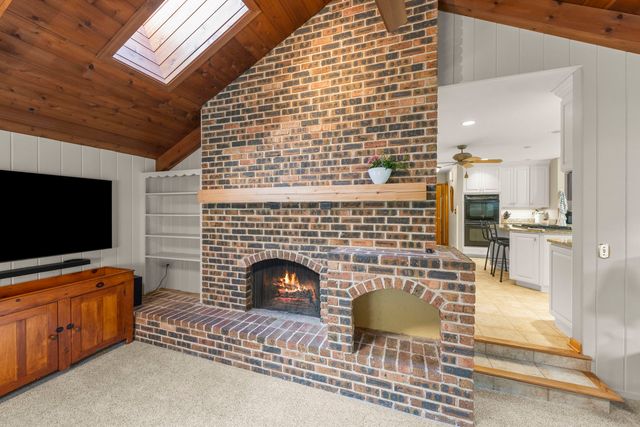 105 Thrush Lane, Naperville, IL 60540