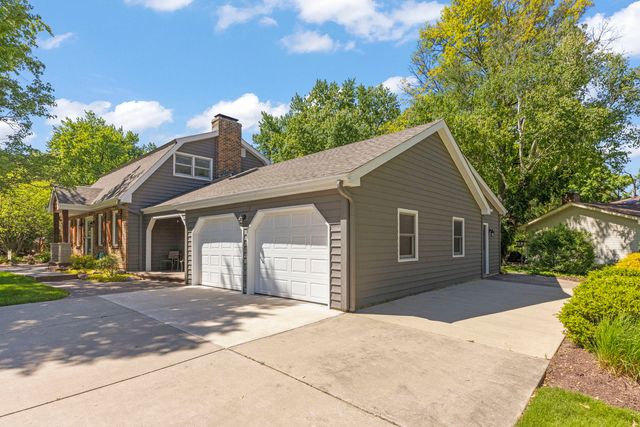 105 Thrush Lane, Naperville, IL 60540