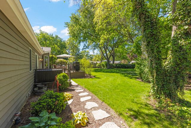 105 Thrush Lane, Naperville, IL 60540