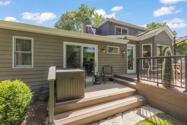 105 Thrush Lane, Naperville, IL 60540