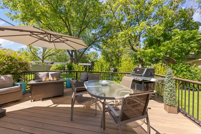 105 Thrush Lane, Naperville, IL 60540