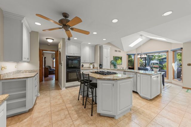 105 Thrush Lane, Naperville, IL 60540