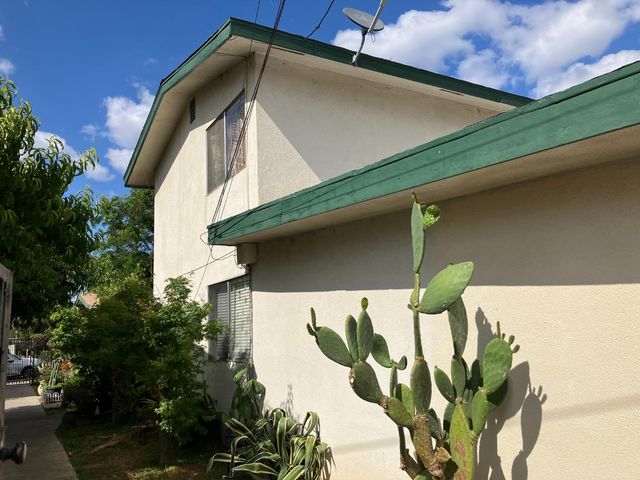 110 E Dakota Avenue, Fresno, CA 93704