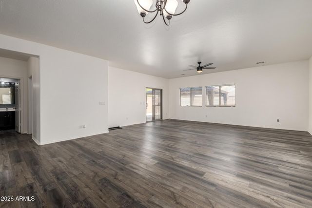 440 E SADDLE Way, San Tan Valley, AZ 85143