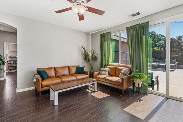 1320 Emerald Oak Rd, Roseville, CA 95678