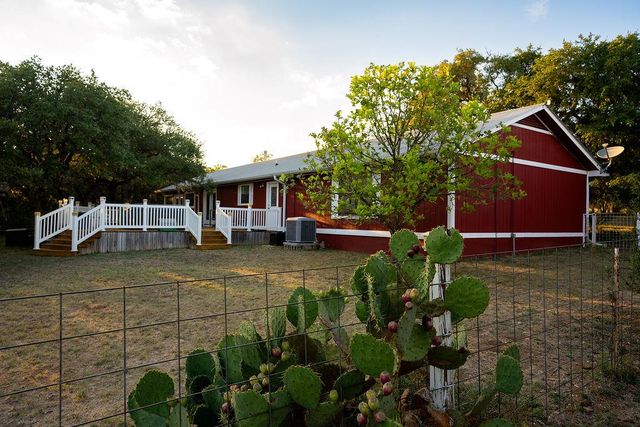2501 Wayside DR, Wimberley, TX 78676