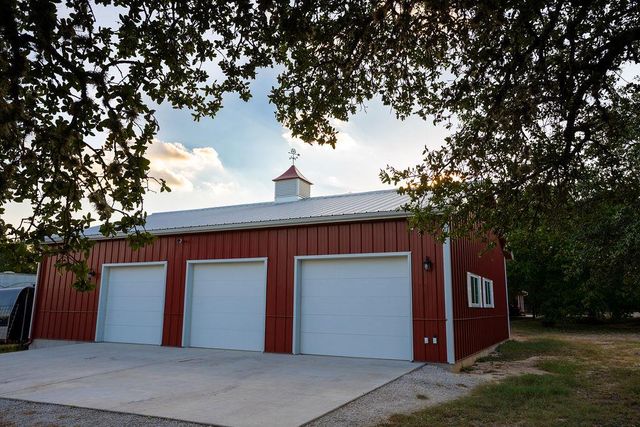 2501 Wayside DR, Wimberley, TX 78676