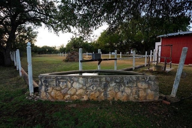 2501 Wayside DR, Wimberley, TX 78676