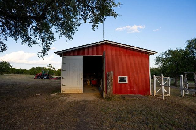 2501 Wayside DR, Wimberley, TX 78676