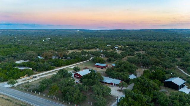 2501 Wayside DR, Wimberley, TX 78676