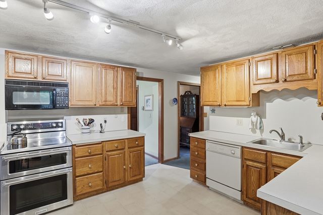 2 Checkerberry Lane, Littleton, MA 01460