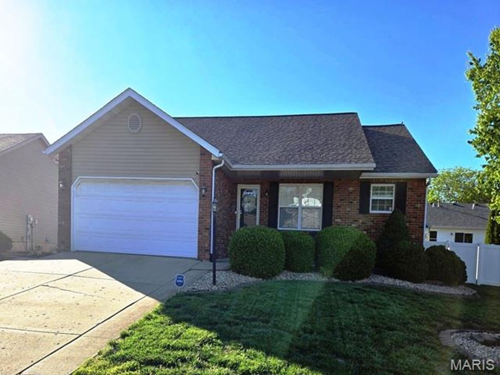 59 Julie Drive, Glen Carbon, IL 62034