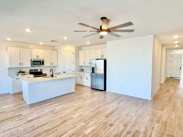 2336 E HOMESTEADER Road, San Tan Valley, AZ 85140