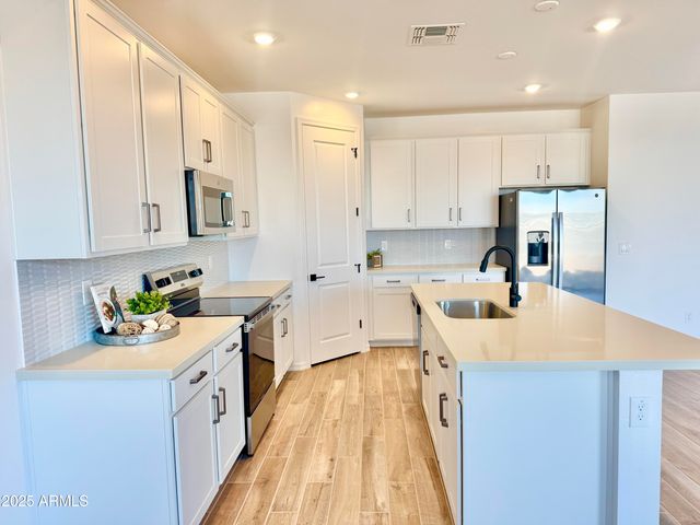 2336 E HOMESTEADER Road, San Tan Valley, AZ 85140