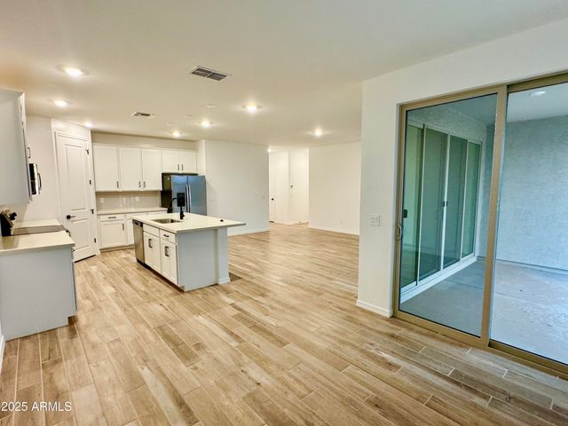 2336 E HOMESTEADER Road, San Tan Valley, AZ 85140