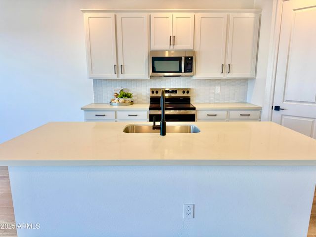 2336 E HOMESTEADER Road, San Tan Valley, AZ 85140