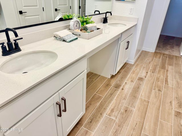 2336 E HOMESTEADER Road, San Tan Valley, AZ 85140