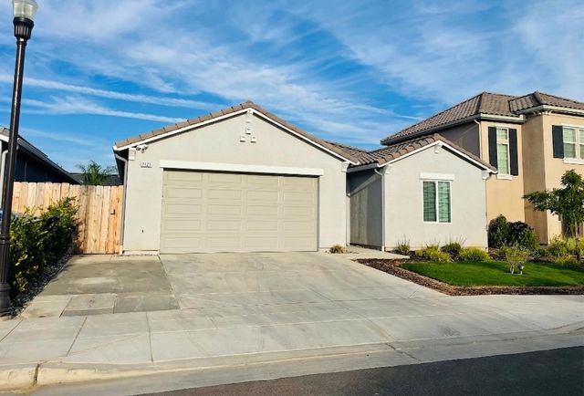 2121 Descanso Avenue, Clovis, CA 93619