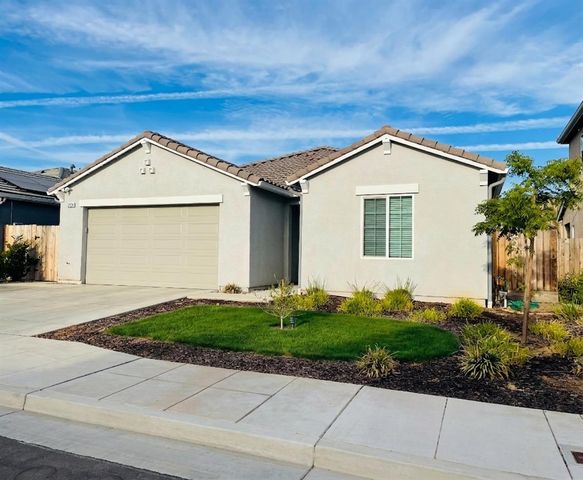 2121 Descanso Avenue, Clovis, CA 93619