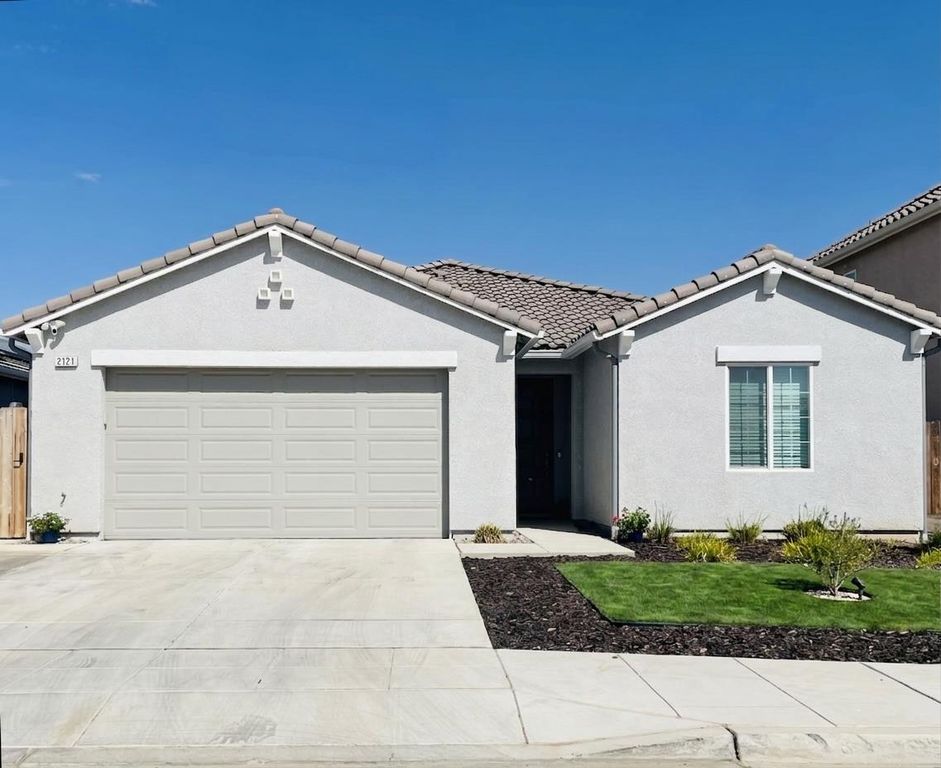 Image 1 of property listing at 2121 Descanso Avenue, Clovis, CA 93619
