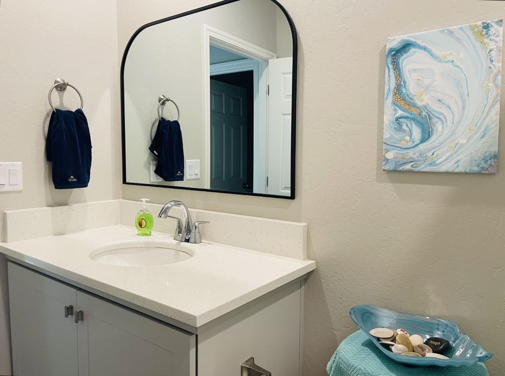 Image 10 of property listing at 2121 Descanso Avenue, Clovis, CA 93619