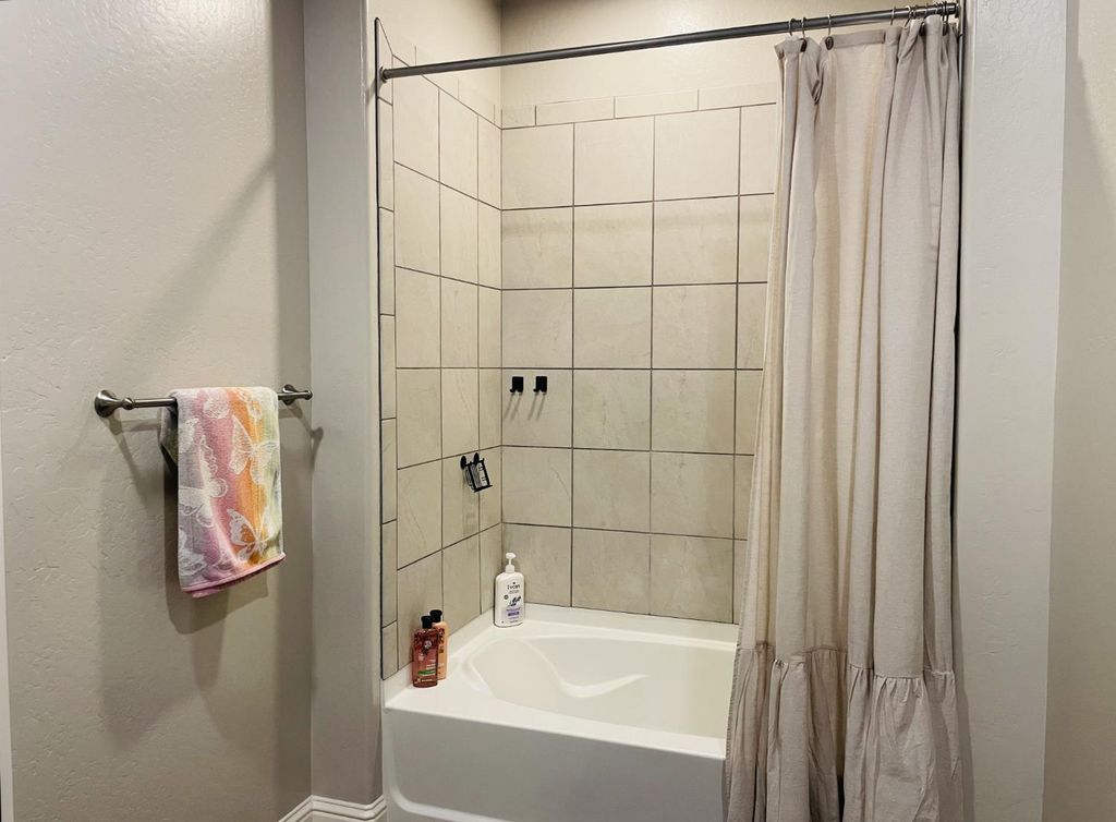 Image 16 of property listing at 2121 Descanso Avenue, Clovis, CA 93619