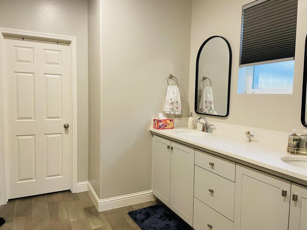 Image 18 of property listing at 2121 Descanso Avenue, Clovis, CA 93619