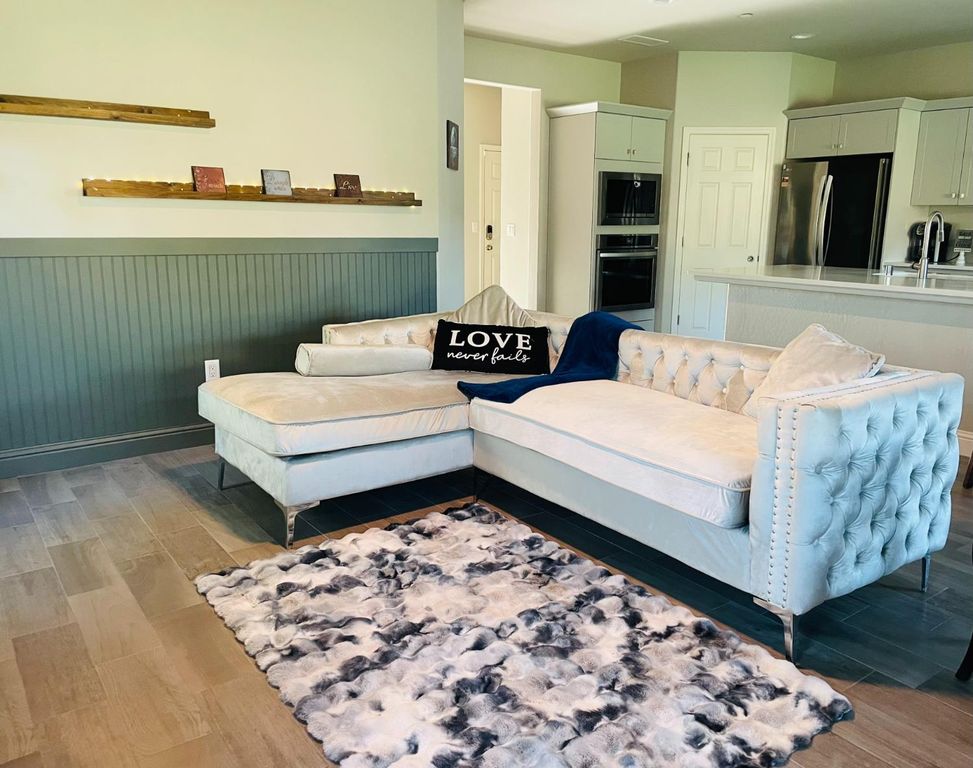 Image 7 of property listing at 2121 Descanso Avenue, Clovis, CA 93619