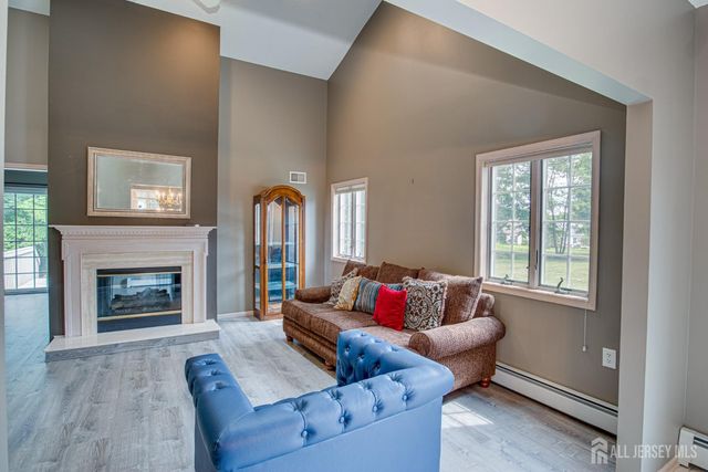 19 Dawson Lane, Monroe, NJ 08831