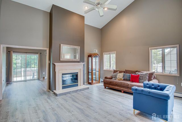 19 Dawson Lane, Monroe, NJ 08831