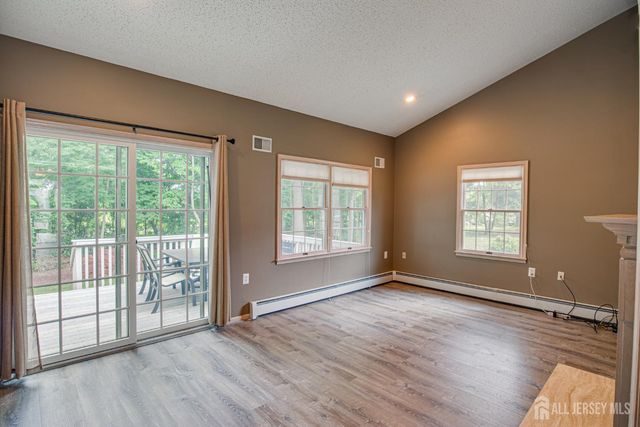 19 Dawson Lane, Monroe, NJ 08831