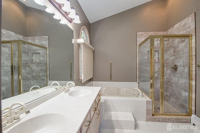 19 Dawson Lane, Monroe, NJ 08831