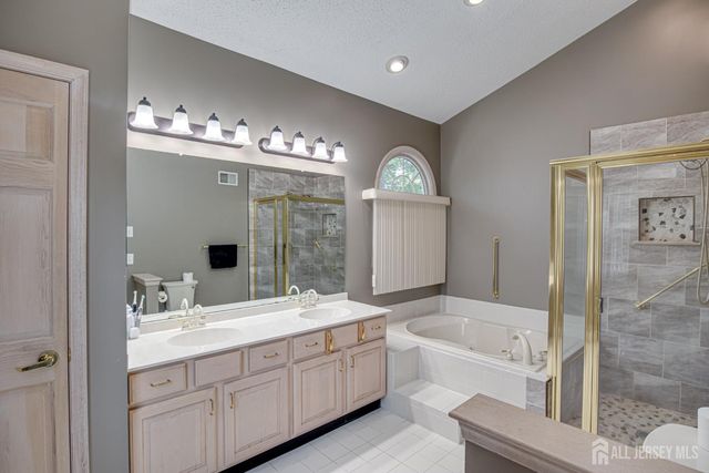 19 Dawson Lane, Monroe, NJ 08831