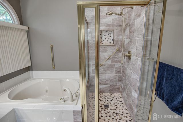 19 Dawson Lane, Monroe, NJ 08831