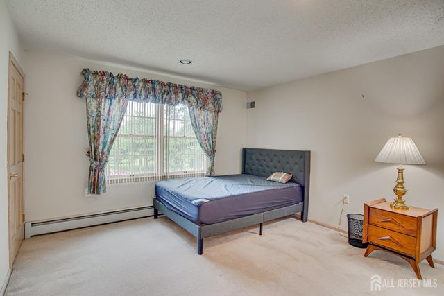 19 Dawson Lane, Monroe, NJ 08831