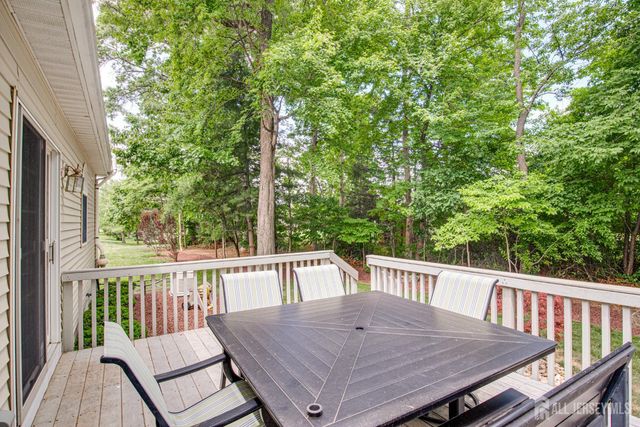 19 Dawson Lane, Monroe, NJ 08831